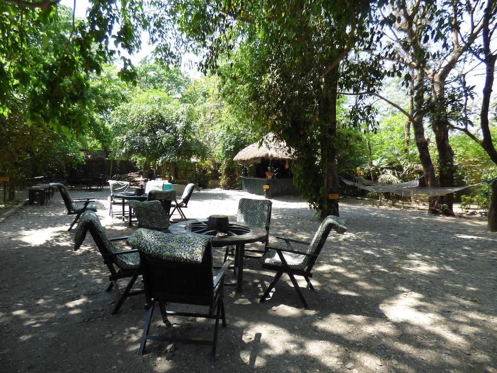Chitwan Gaida Lodge Sauraha Exteriér fotografie