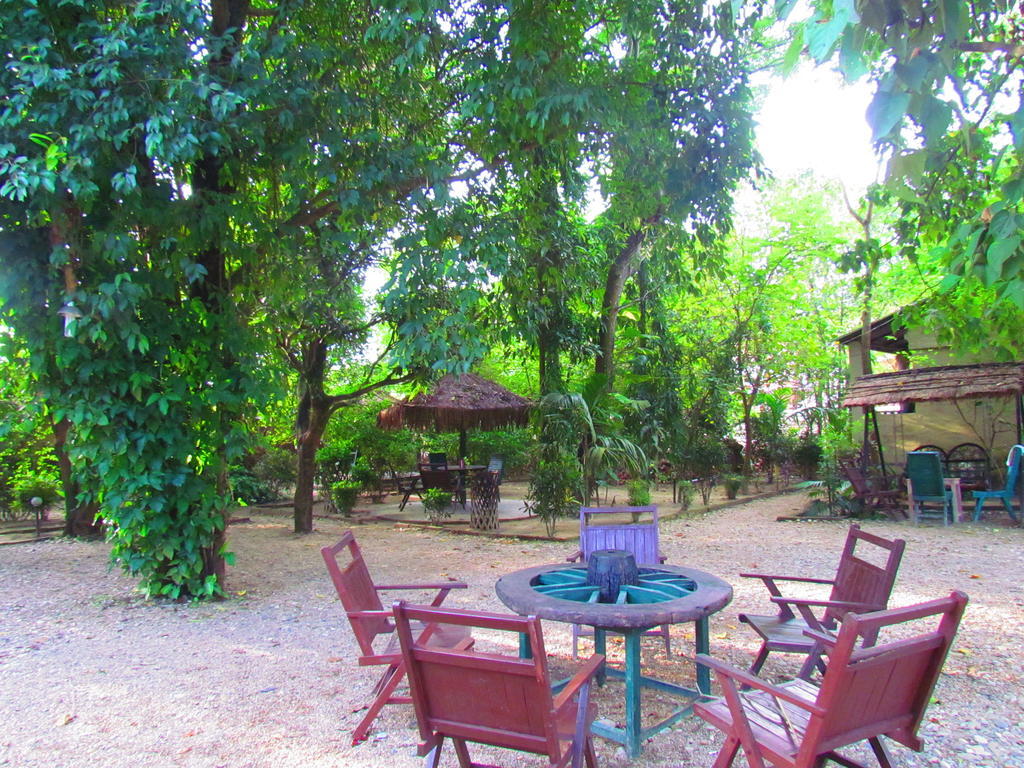 Chitwan Gaida Lodge Sauraha Exteriér fotografie